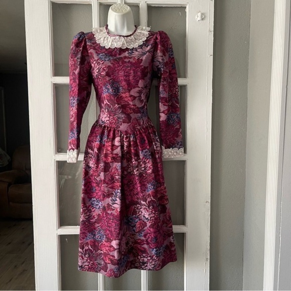 Saks‎ Fifth Avenue Vintage Sabrina Floral Long Sleeve Dress